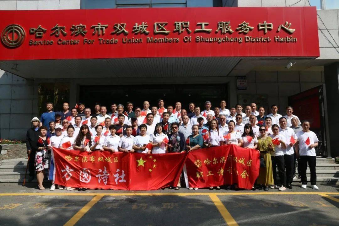 亚当玩高尔夫